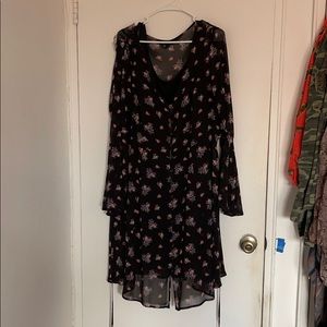 Bell Sleeve Floral Print by Torrid - Size: 2